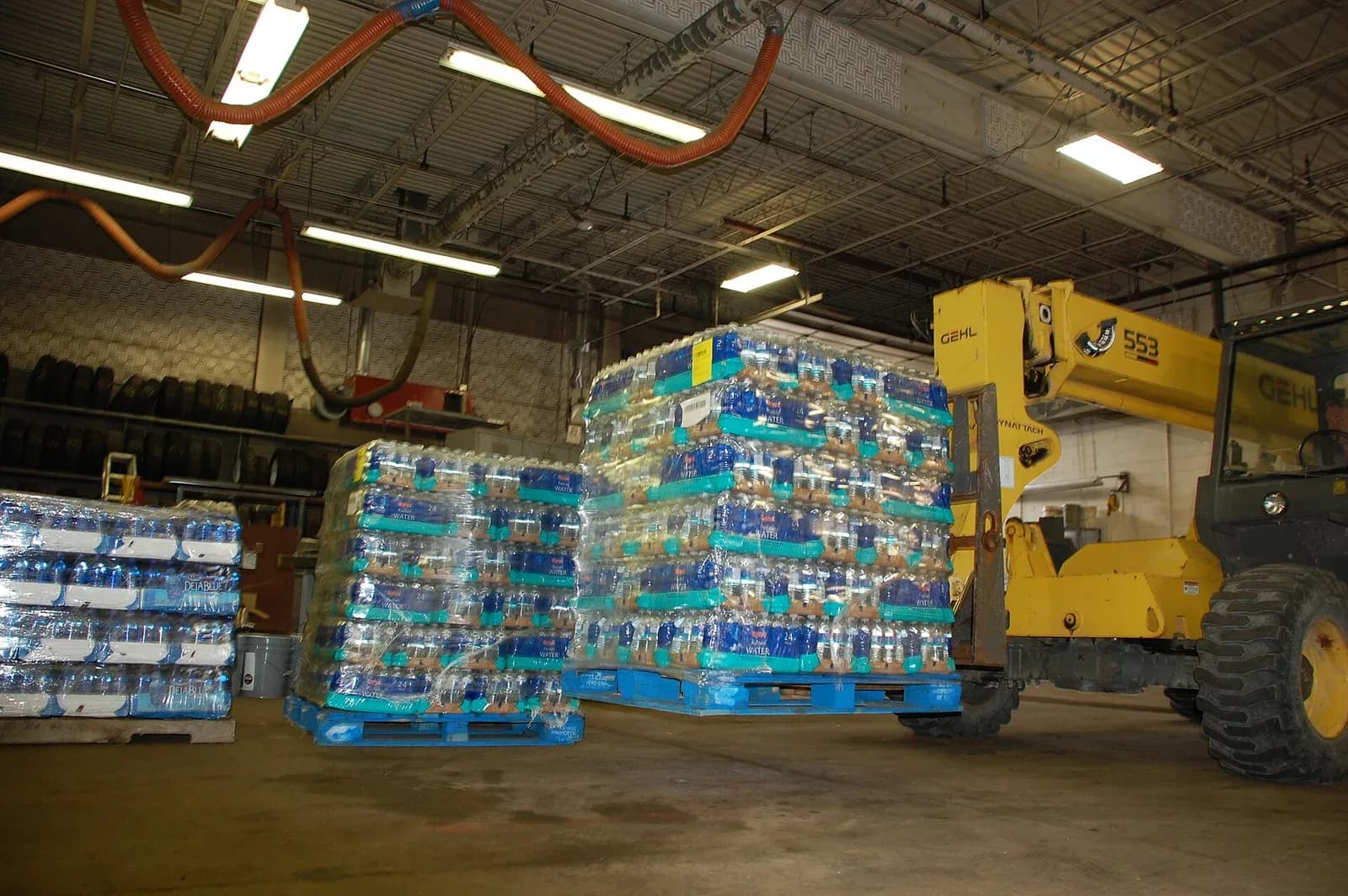 Wholesale distribution — FEMA - 44999 - Pallets of water in Iowa
